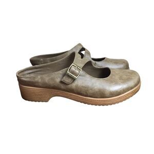 Elegant Women's Tan Sandals